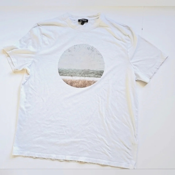 EXPRESS Circle landscape design tshirt - Picture 1 of 4